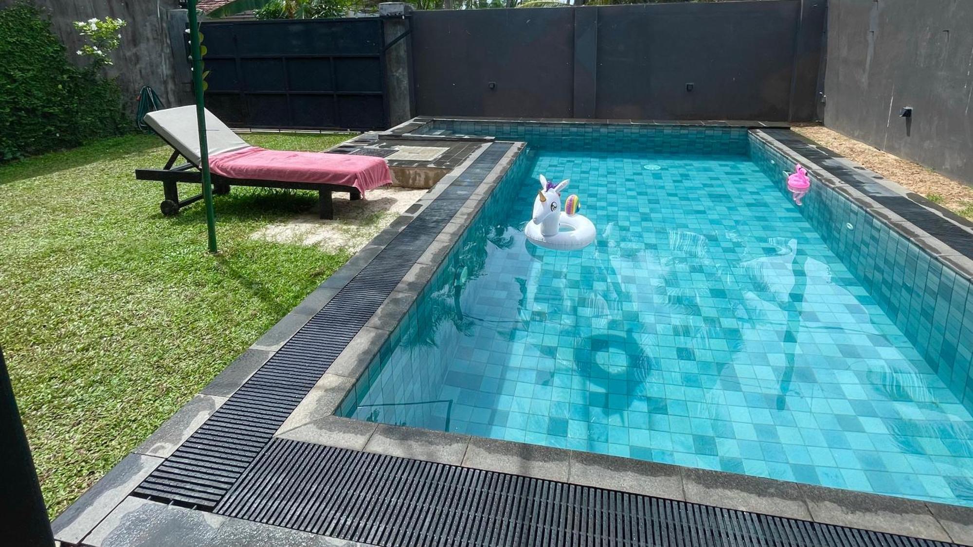 Negombo Morawala Beach Villa Luaran gambar